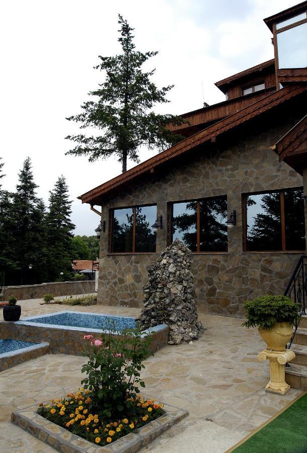 Хотел Галина Палас Srem Exteriör bild