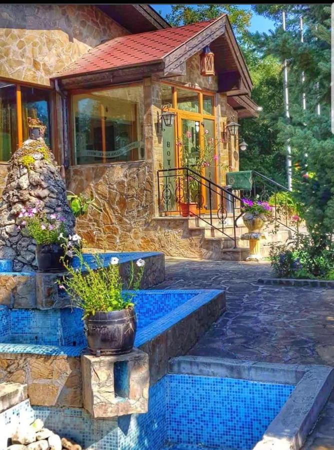 Хотел Галина Палас Srem Exteriör bild