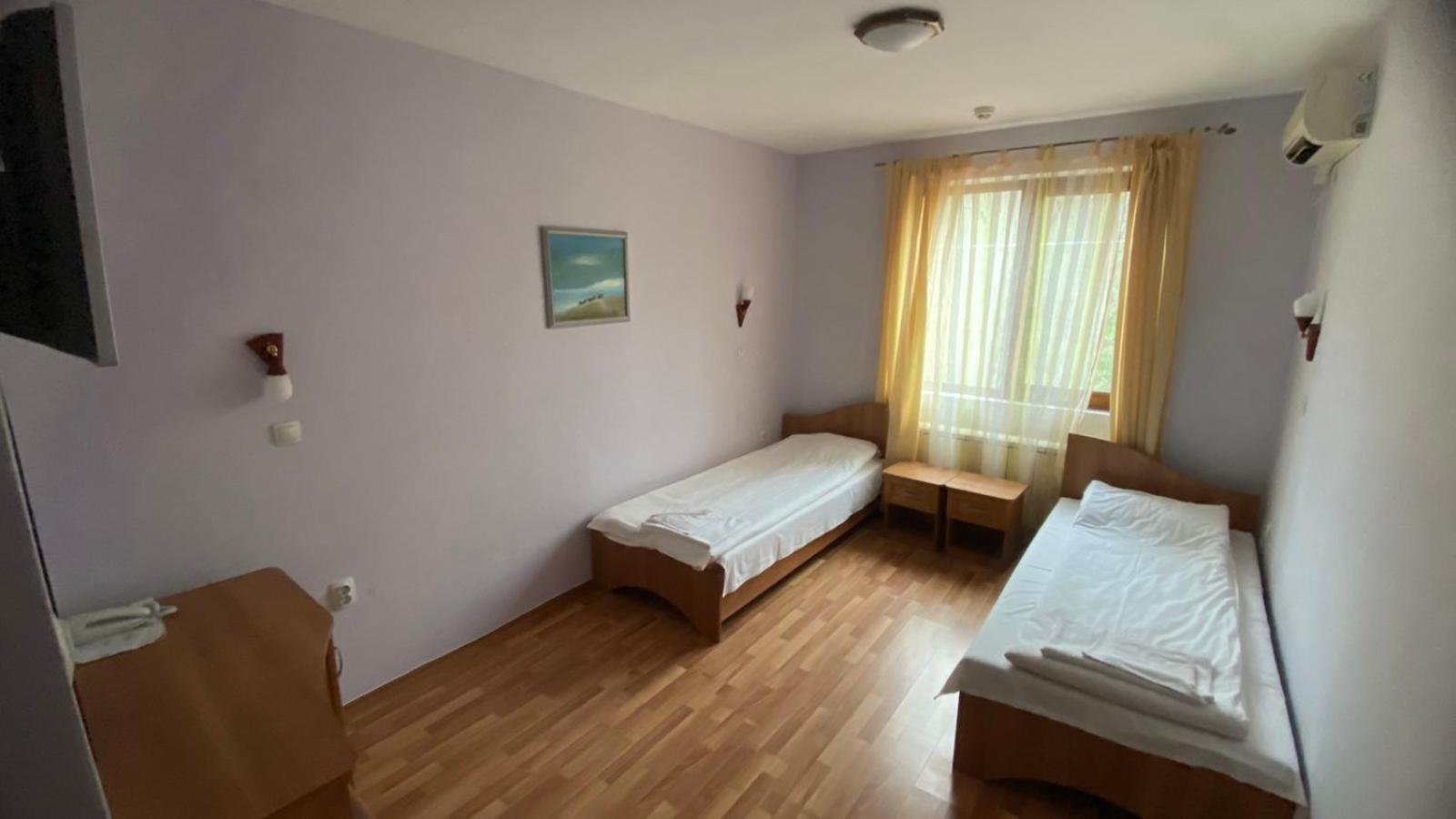 Хотел Галина Палас Srem Exteriör bild